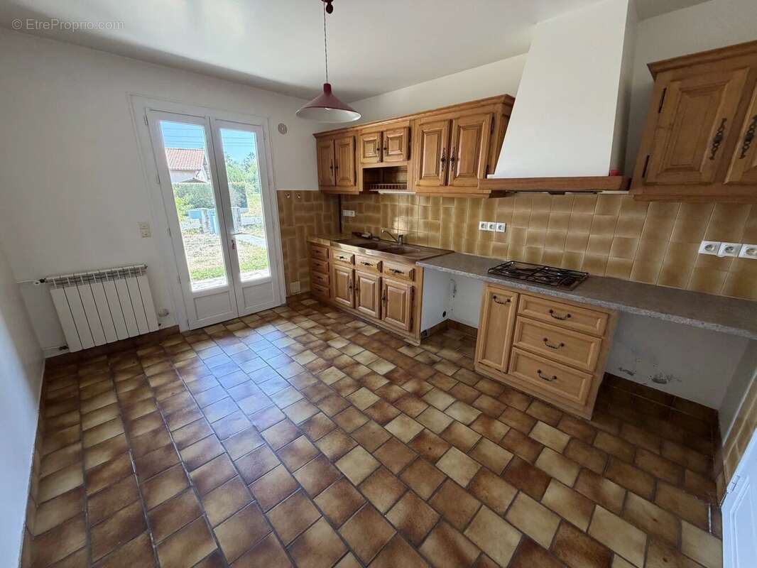 Maison de 152m2 habitable avec véranda et garage sur un jardin de 641m2 - photo 4