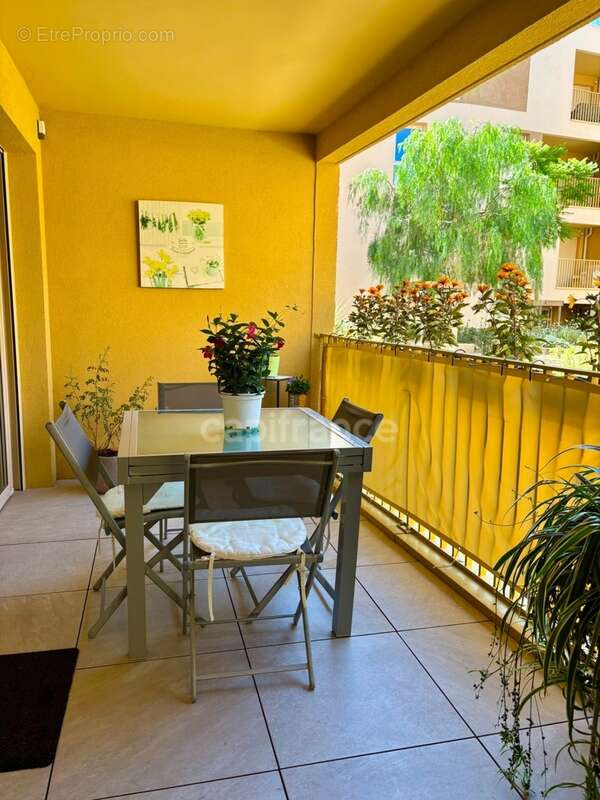 Appartement à vendre 4 pièces HYERES (83) - Plain pied - 2 parkings - 2 terrasses - photo 8