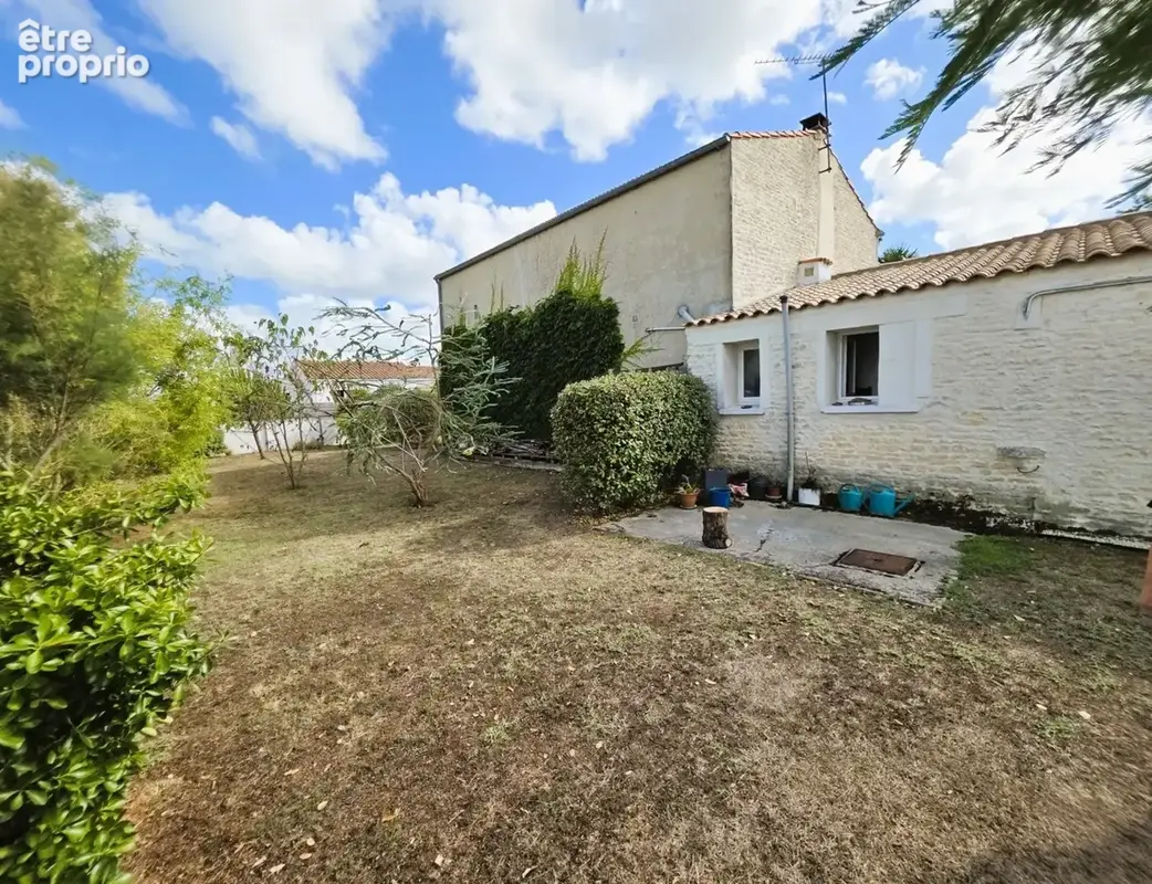 ILE D'OLERON (17), A Vendre Très belle Longère rénovée 194m², édifiée au calme en cœur de village sur terrain 1.047m² - photo 3