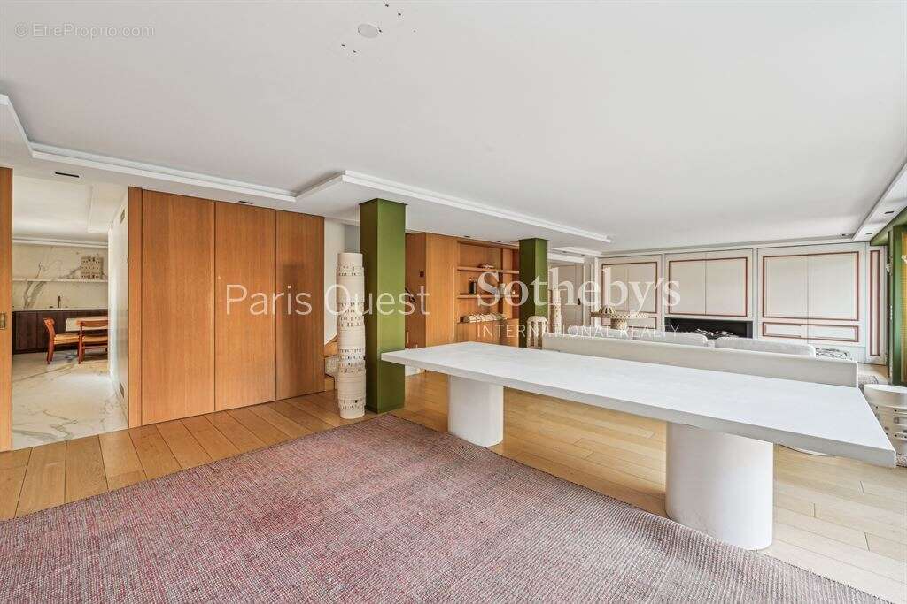 Appartement à NEUILLY-SUR-SEINE