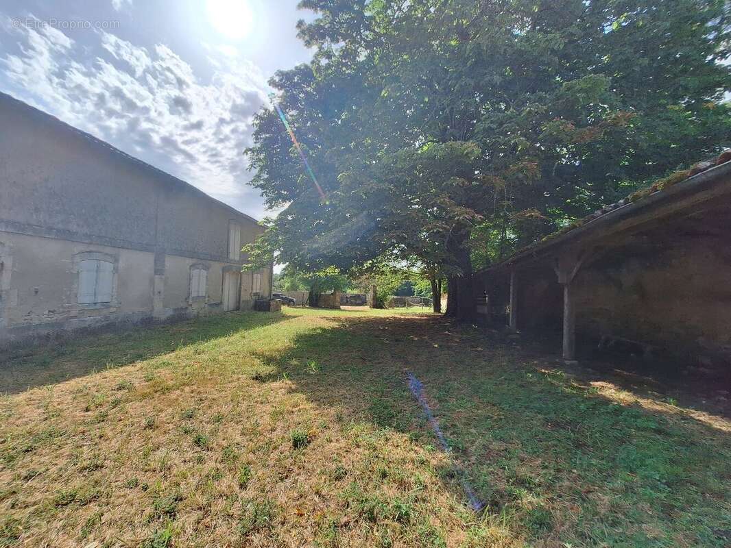 Maison à LOUZAC-SAINT-ANDRE