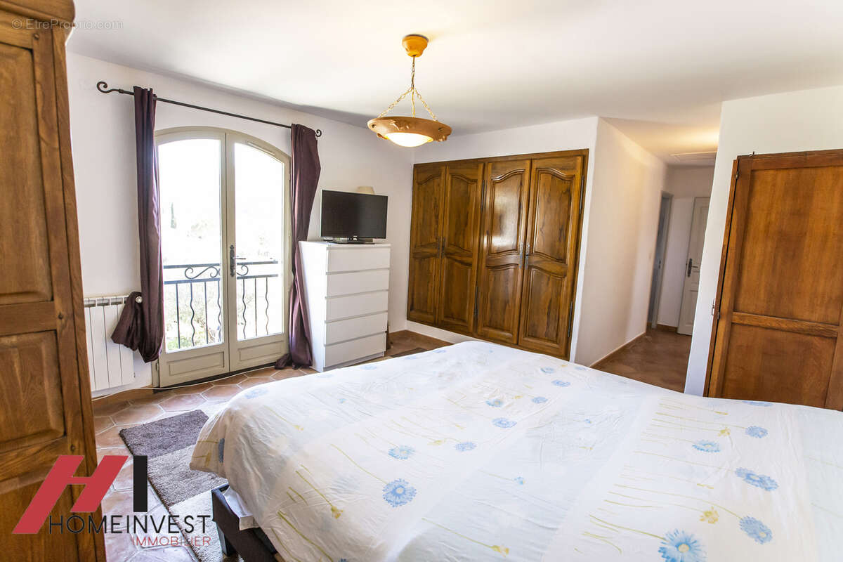 Vue et terrain a couper le souffle pour cette villa - photo 12