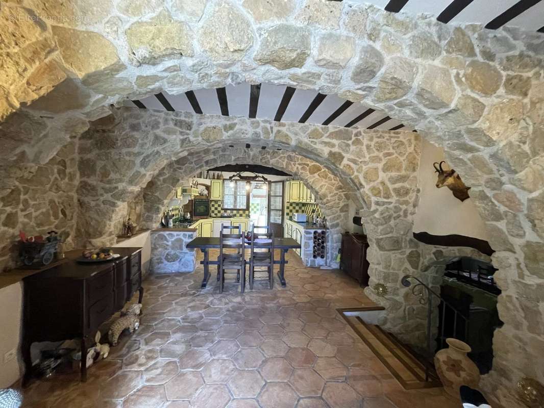 Maison à CHATEAUDOUBLE