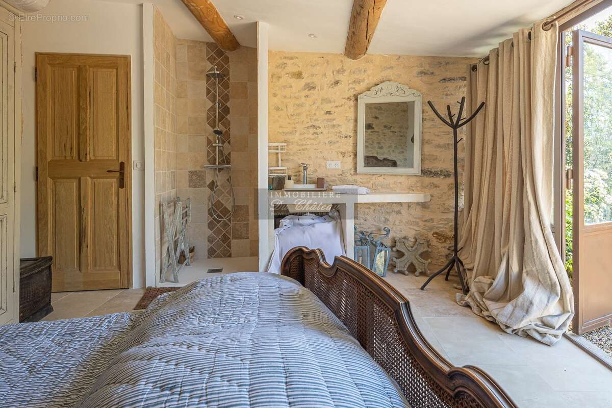 Maison avec vue panoramique, piscine et dépendance calme et proche village 4 chambres - photo 13
