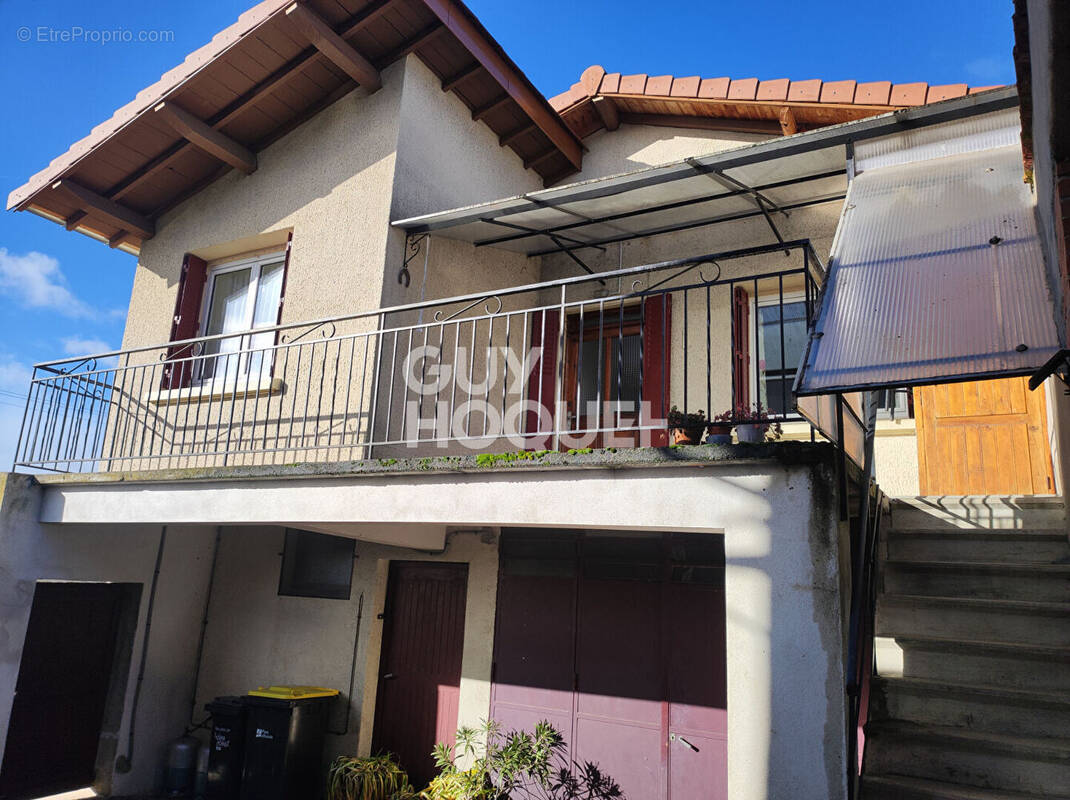 Maison à SAINTE-AGATHE-LA-BOUTERESSE