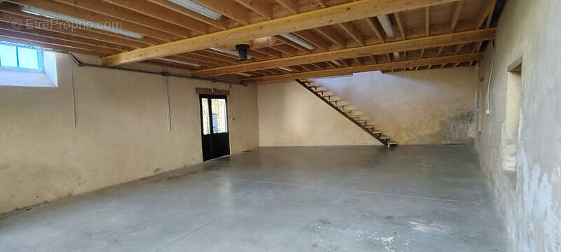 Local/bureau à vendre AIRVAULT (79) - photo 2