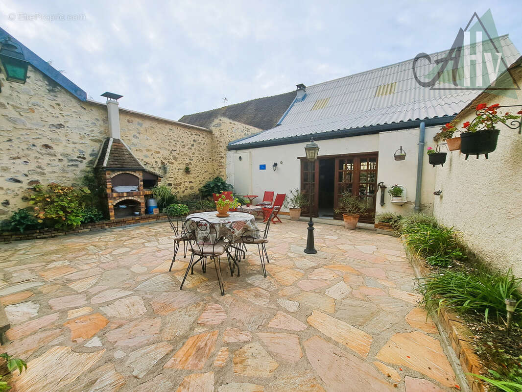 Maison à VILLENEUVE-LA-GUYARD