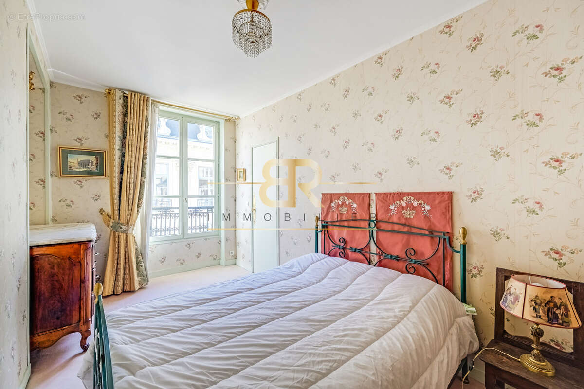 Appartement à PARIS-2E