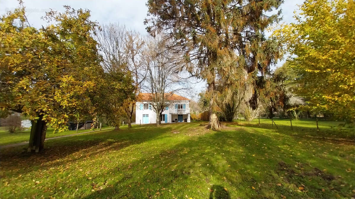 Maison à SAINT-ASTIER