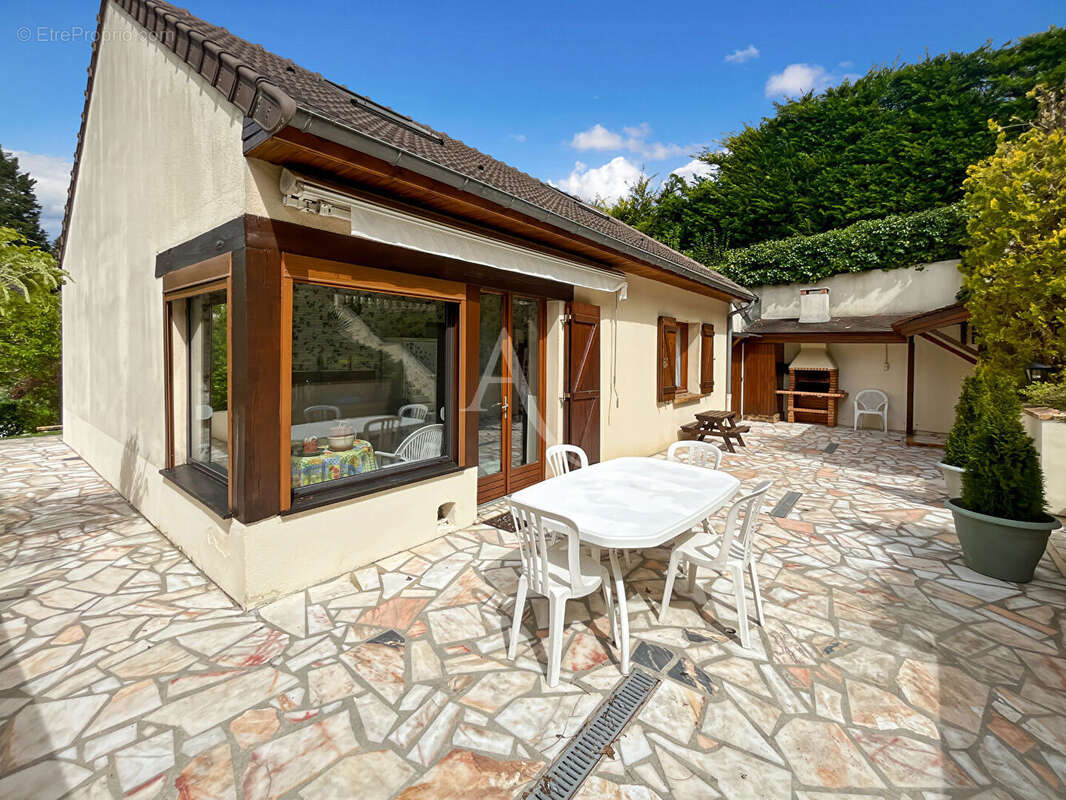 Maison à VAUX-SUR-SEINE