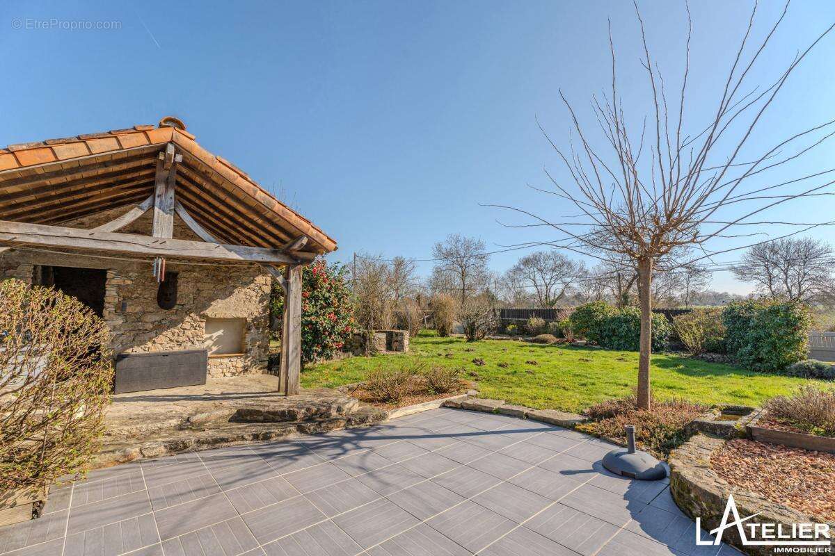 Maison à SAINT-ETIENNE-DE-MONTLUC