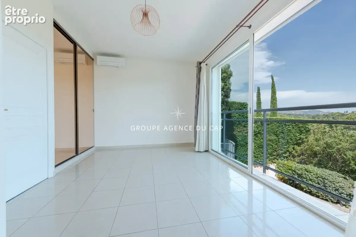 Vue degagee tres belle villa lumineuse de 7 pieces 5 chambres piscine deux garages proche golfs - photo 9