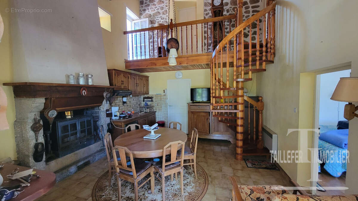 Maison 107 m² à Saint-Saud-Lacoussiere  - photo 8