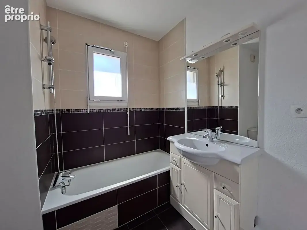 BAYONNE - Bel appartement T2 Lumineux au dernier étage. - photo 5