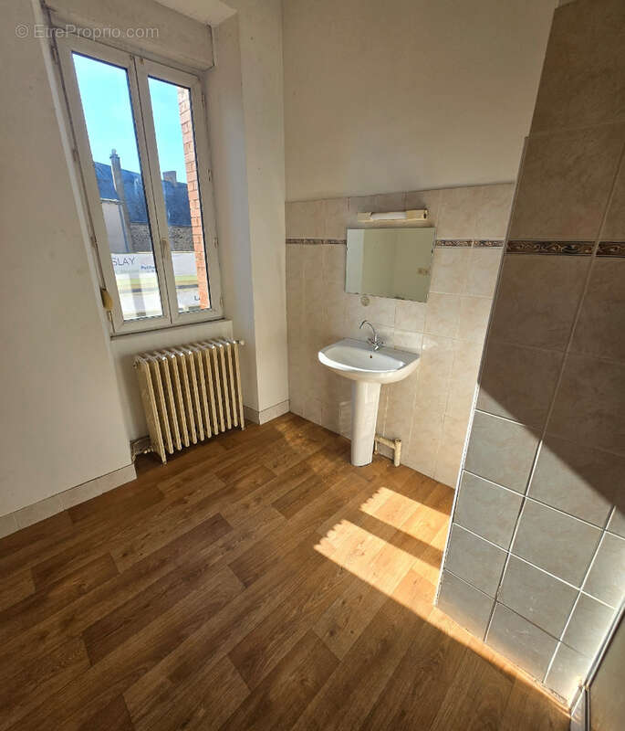 Maison à MESLAY-DU-MAINE