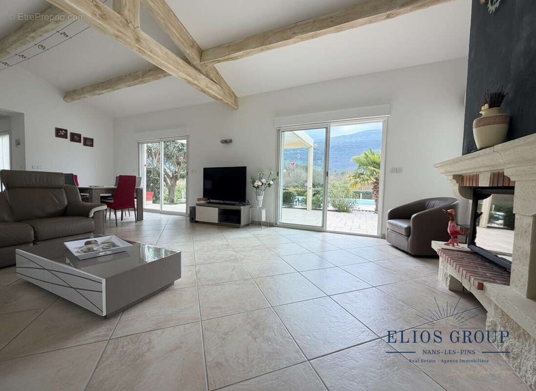 Maison 140 m² à Nans-Les-Pins  - photo 8