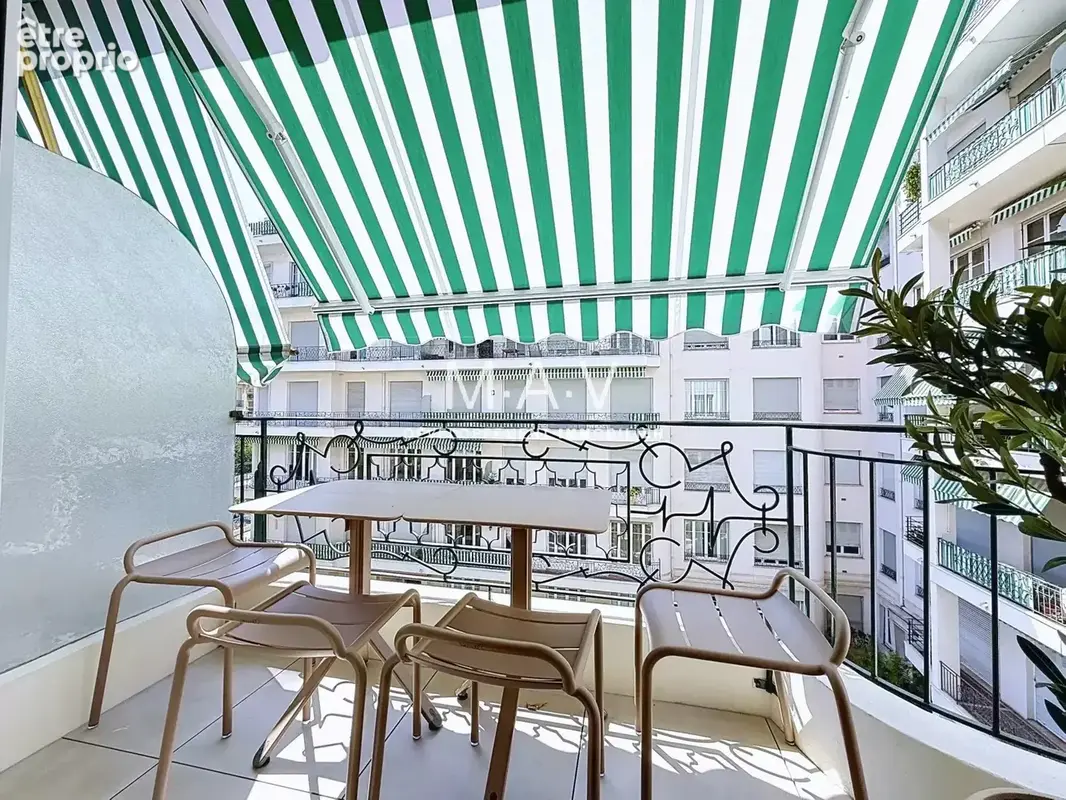 Nice/victor hugo - appartement 3 pièces 87 m2 luxueusement rénové balcon au calme - photo 3