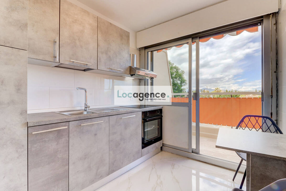 Appartement à MANDELIEU-LA-NAPOULE