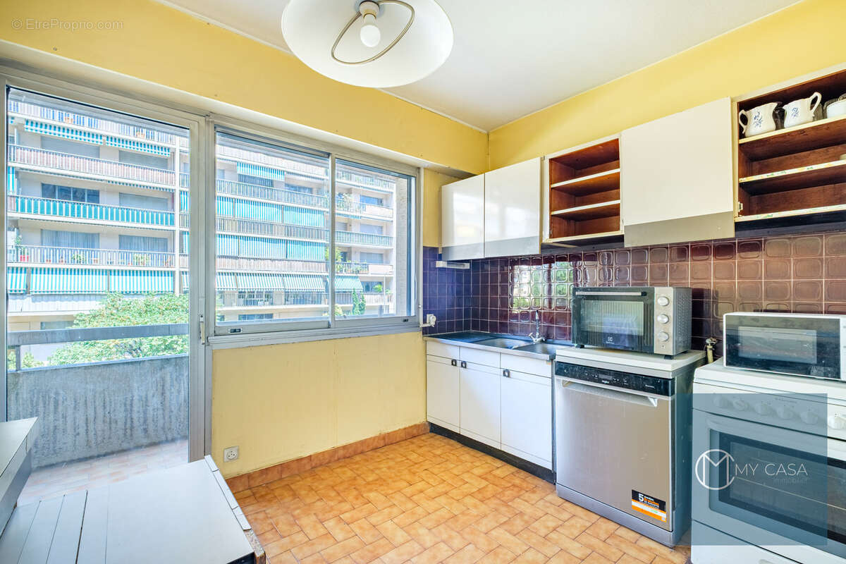 Lyon 6EME - Appartement de standing 130 m2 T4 avec garage double - photo 5