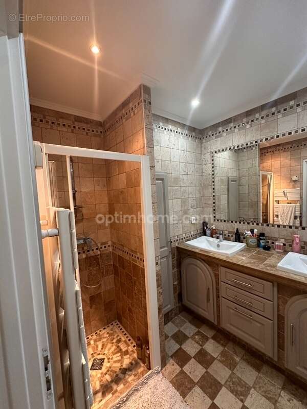 Maison à LE MUY
