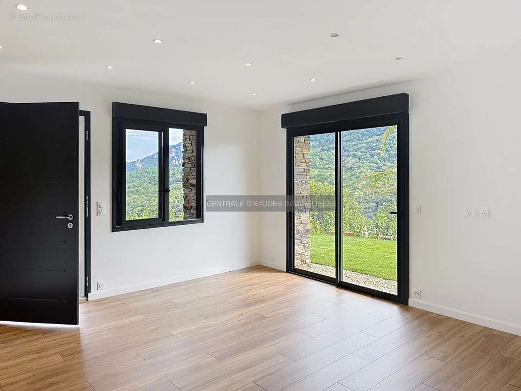 Maison à LES ADRETS-DE-L'ESTEREL