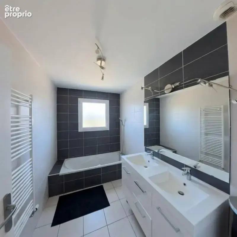 Maison récente de 2013 avec 4 chambres et jardin — Charvieu-Chavagneux (38230) - photo 7
