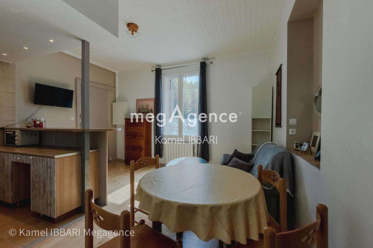 Appartement à LE CHAMBON-FEUGEROLLES