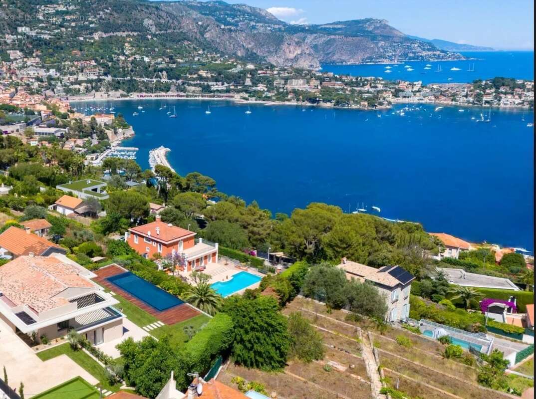 Maison à rénover sur parcelle de terrain de 1300 m², vue mer panoramique, idéal investisseurs - photo 2