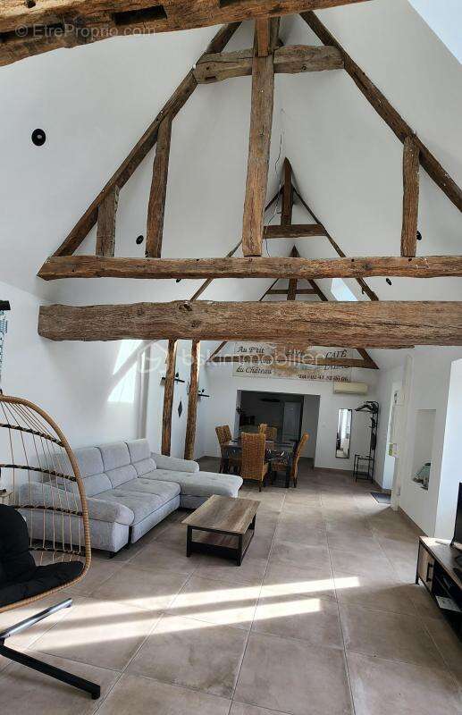 Commerce à SOULAIRE-ET-BOURG