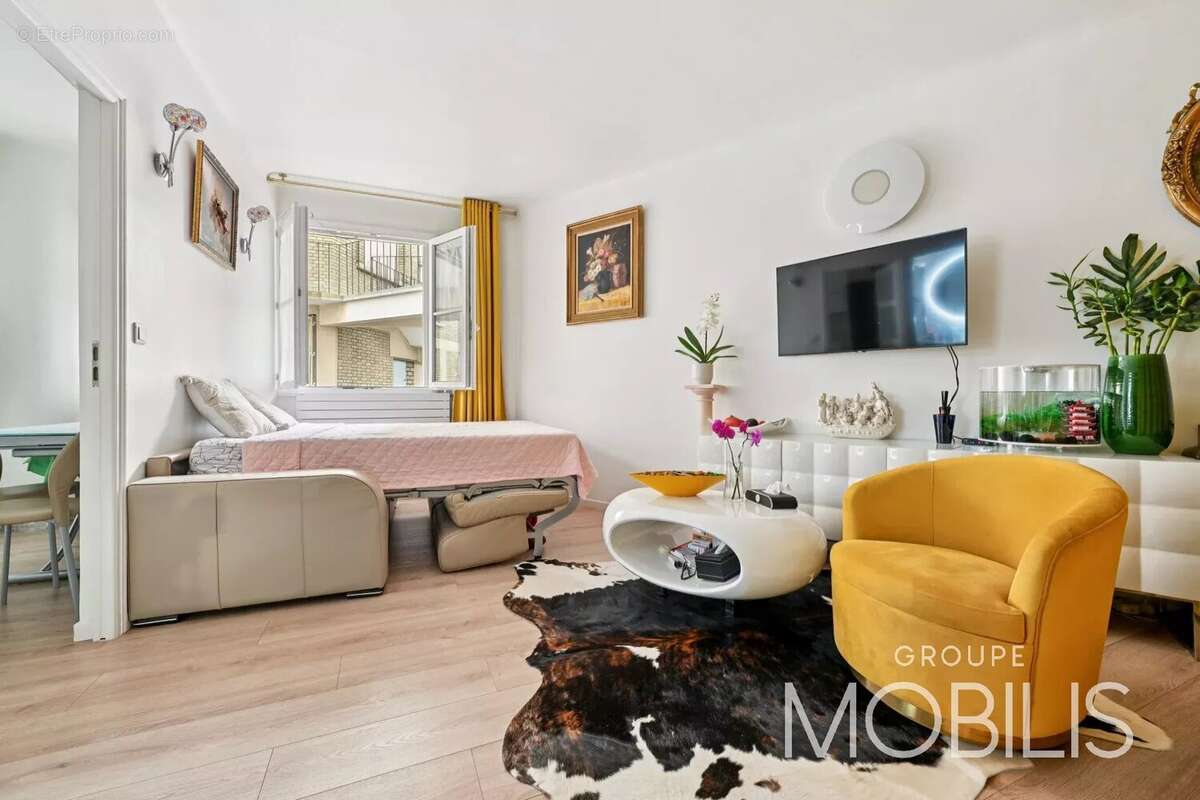 Appartement à PARIS-16E