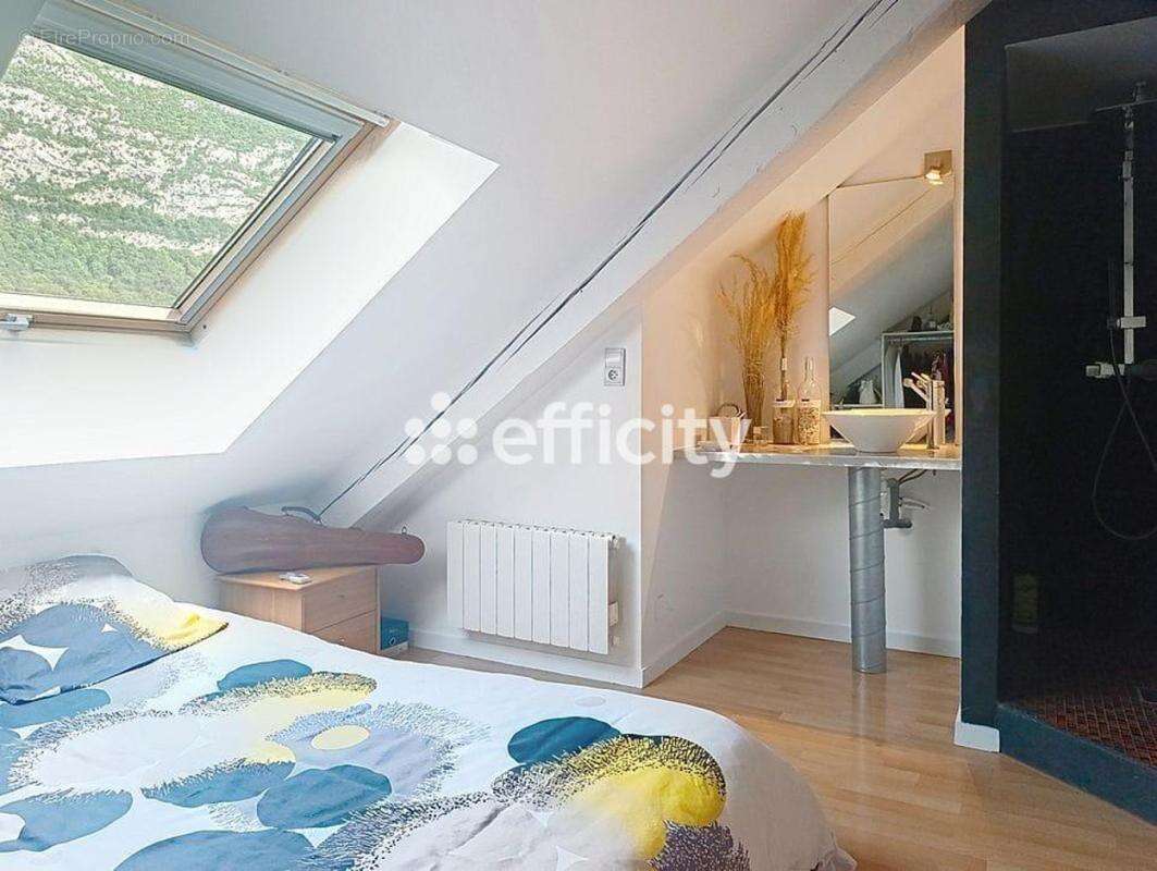 Appartement à SAINT-EGREVE