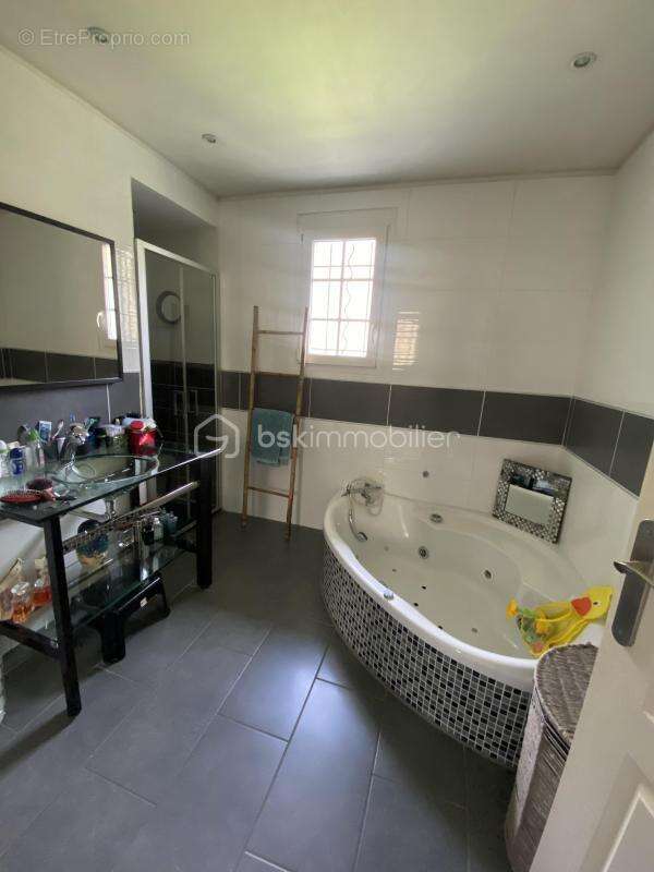 Maison, 5 chambres, grand jardin et atelier - photo 10