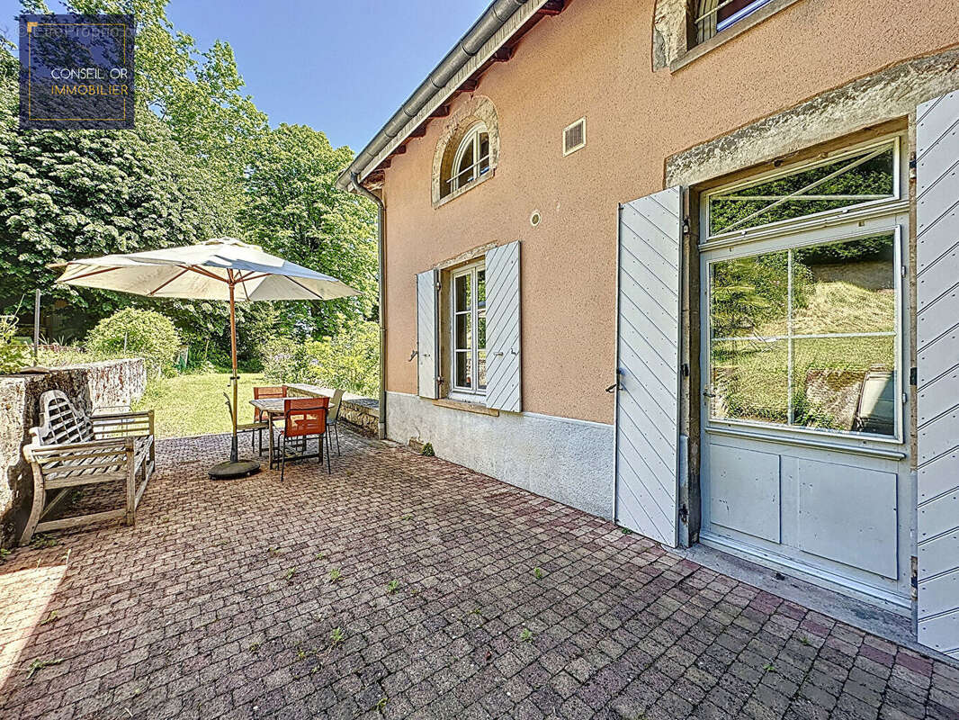 Maison à SAINT-GENIS-LAVAL