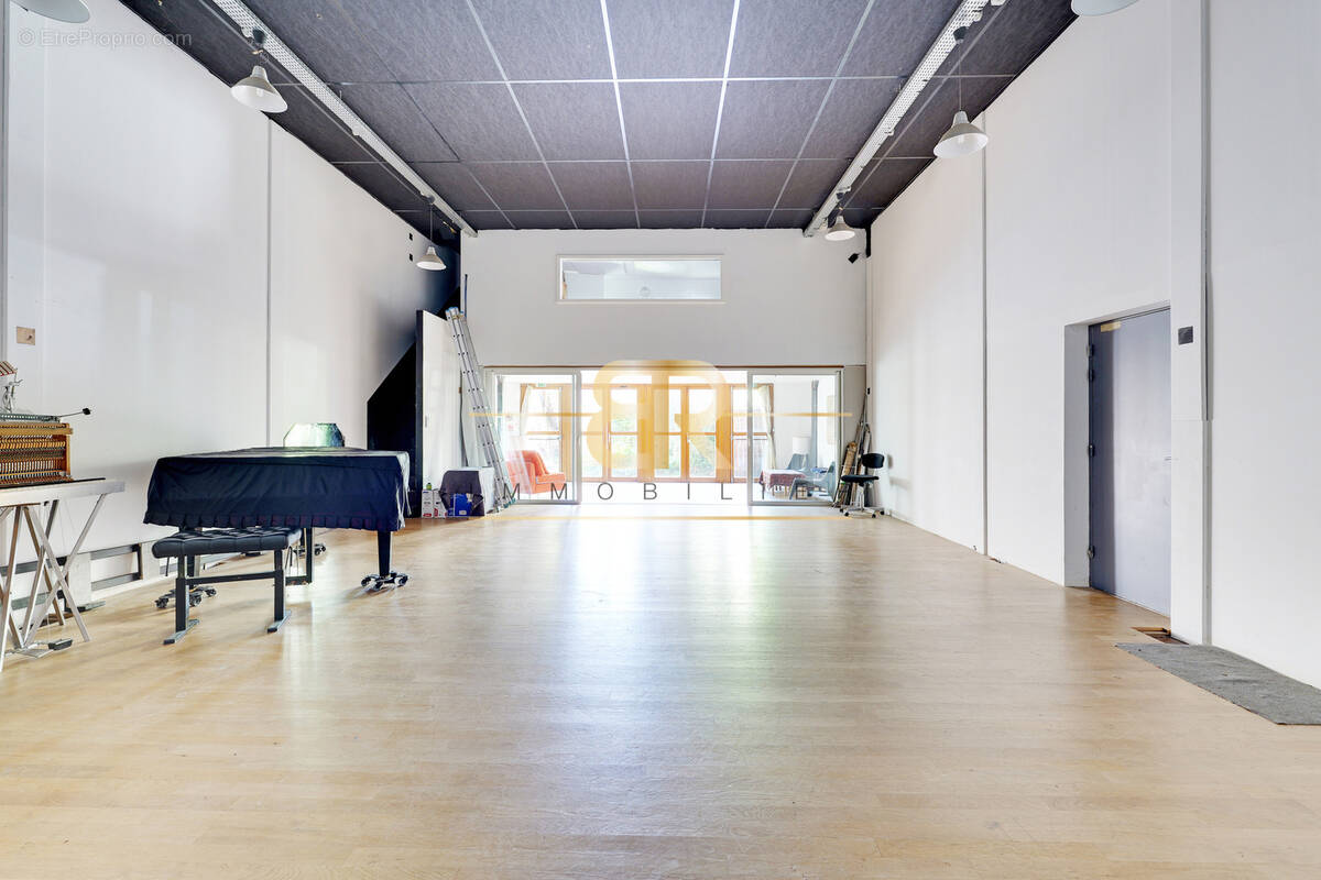 COUP DE CŒUR - LOFT à usage mixte INSONORISÉ de 140m2 à AMÉNAGER à 8mn de la ligne 7 et du RER C - photo 4