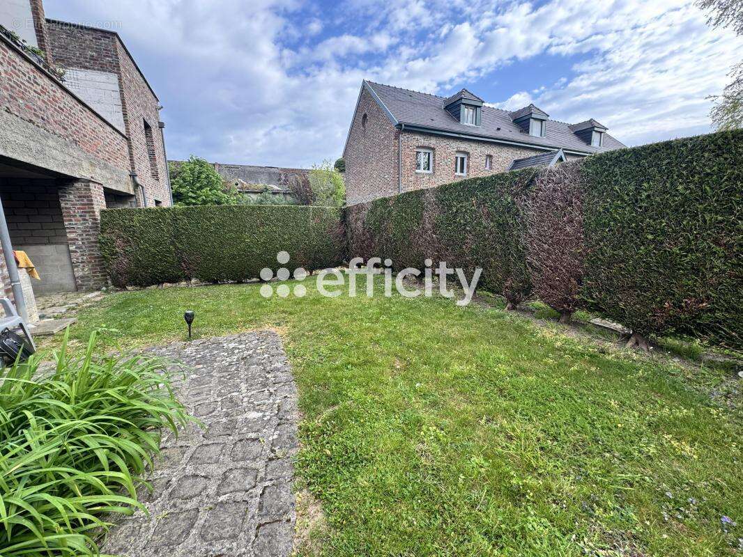 Appartement à FAMARS