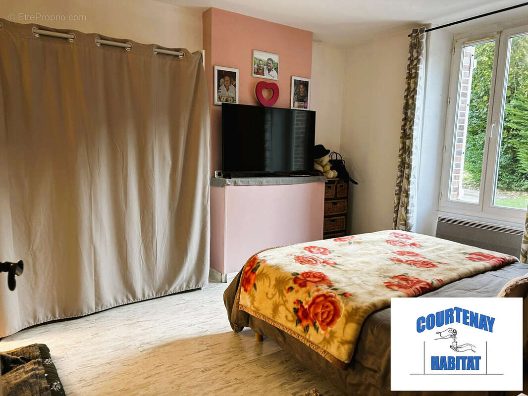 Maison à SAVIGNY-SUR-CLAIRIS