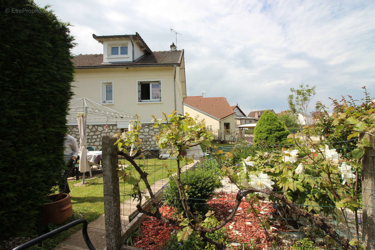Maison à COMBS-LA-VILLE