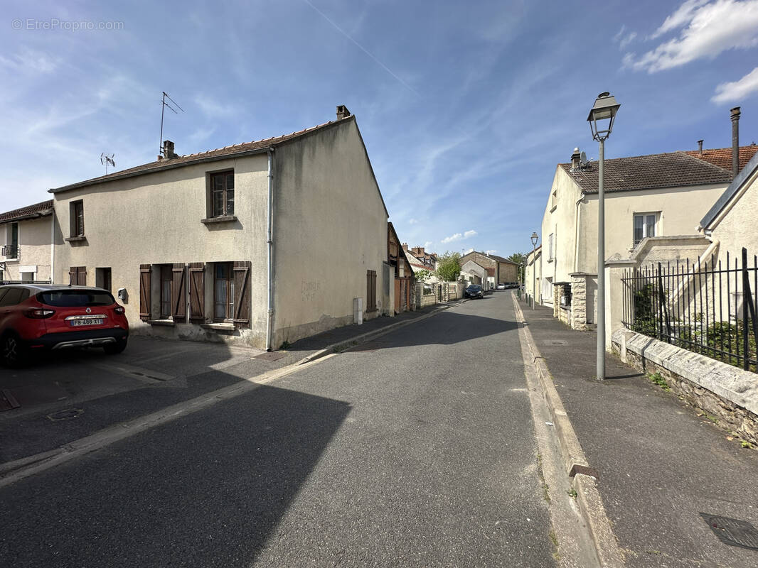 Maison à COURCOURONNES