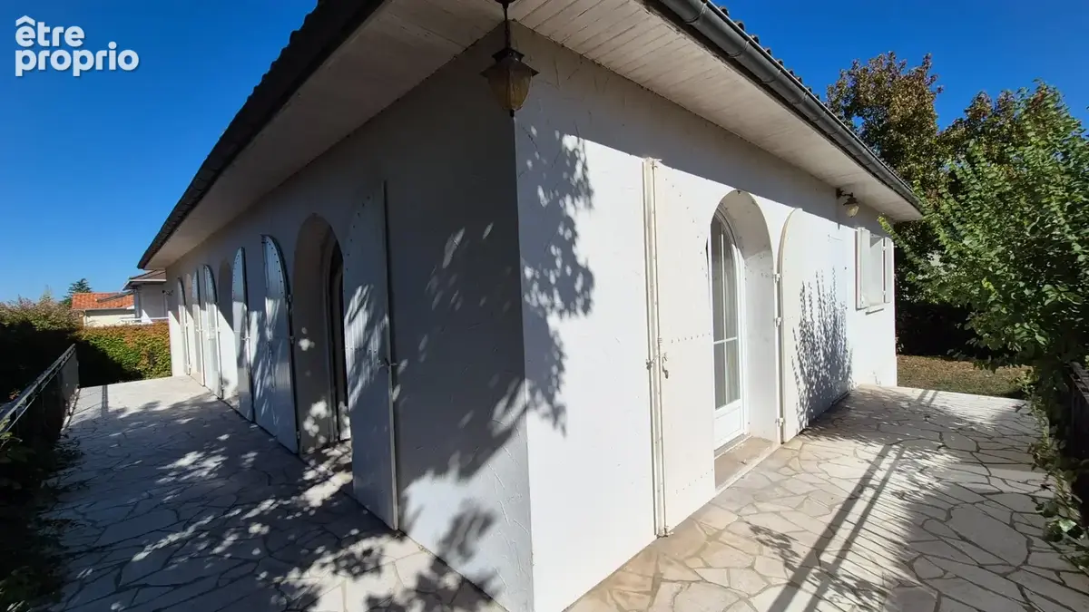 Pavillon Plain-Pied sur terrain clos et arboré, 3 chambres, proche bus et commerces - photo 2