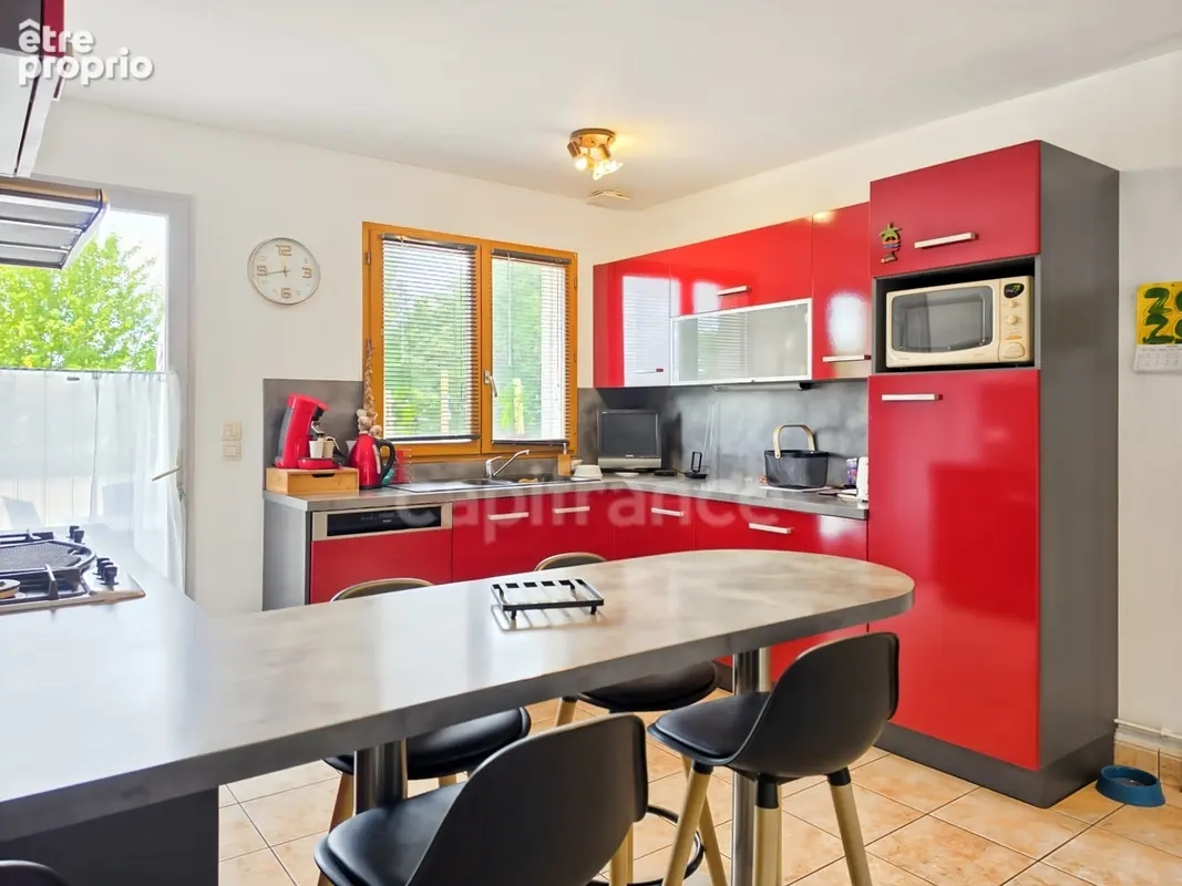 Un véritable espace de vie familial à Lombron : 210 m² et près de 3 000 m² de terrain - photo 5