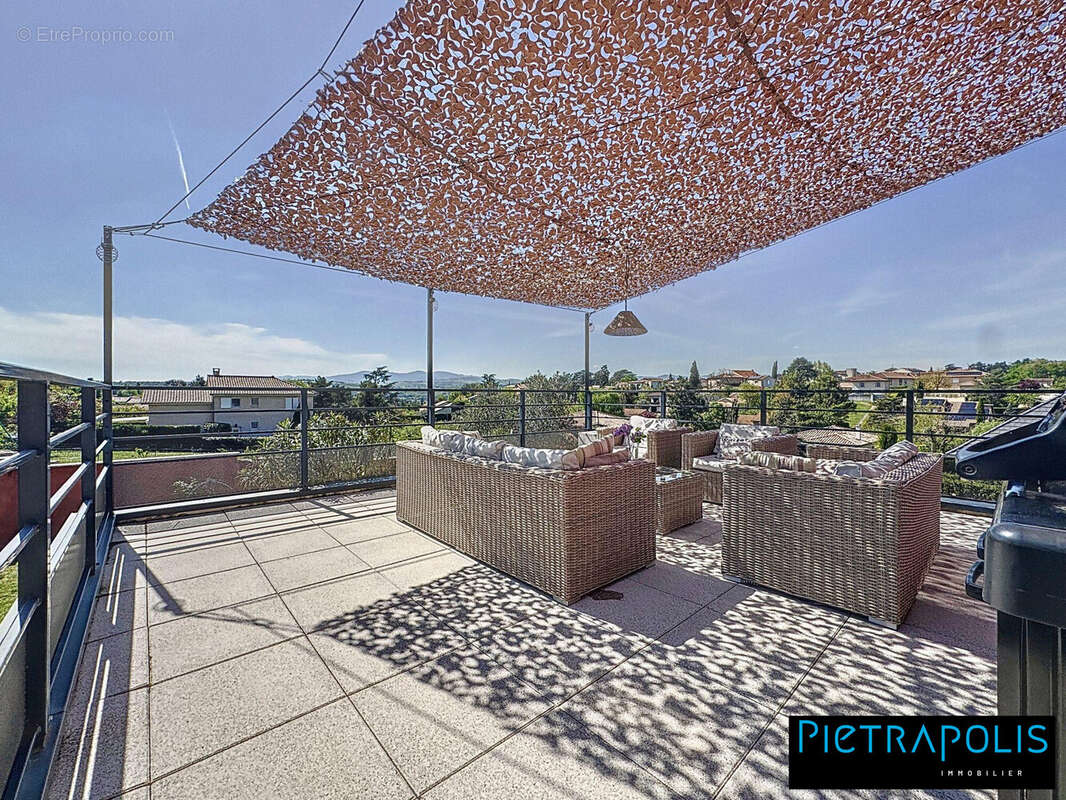 Maison à SAINT-GENIS-LAVAL