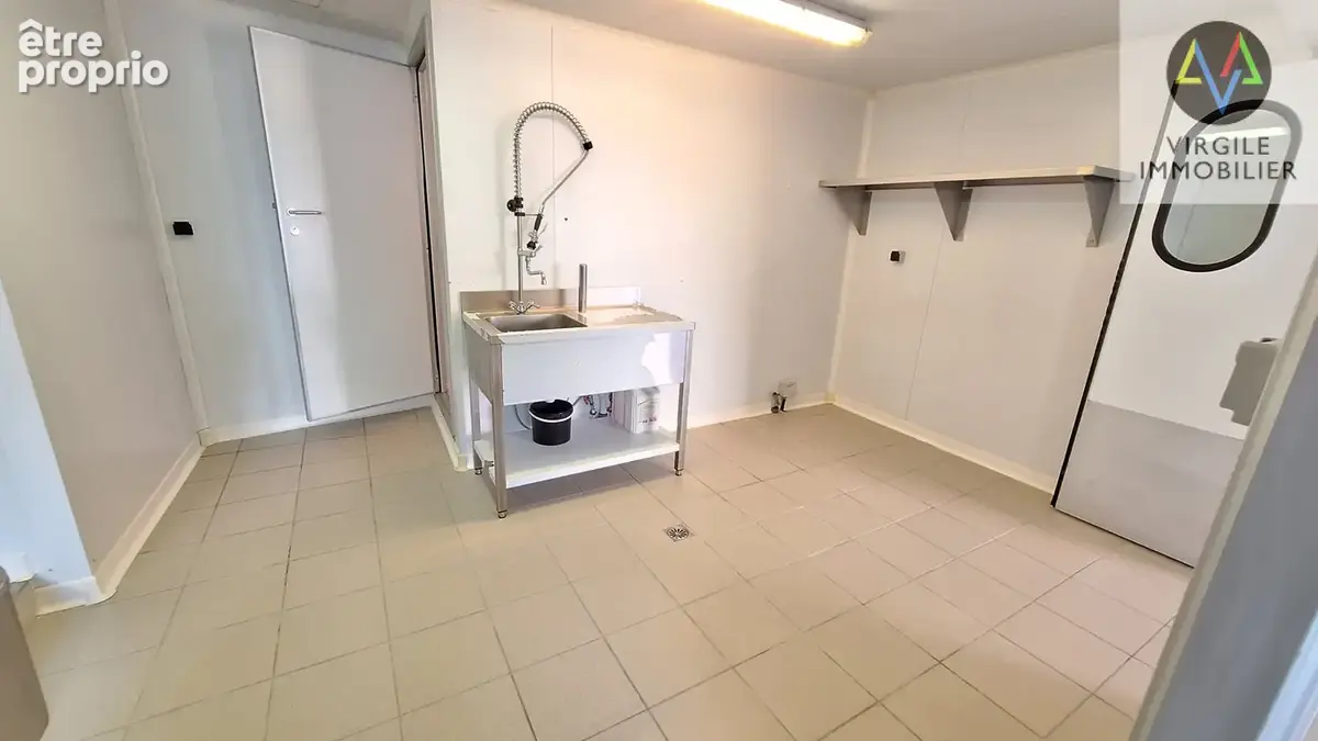 Jounge   local commercial à deux pas de la frontière - photo 3
