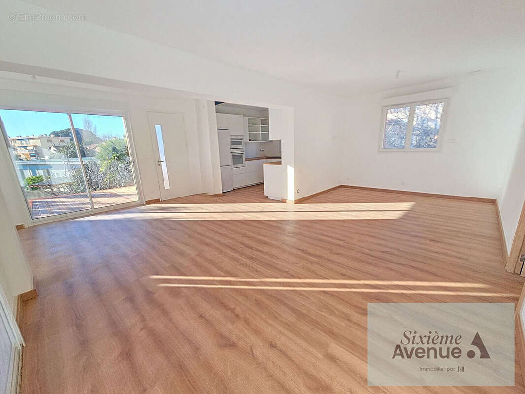 Appartement à SANARY-SUR-MER