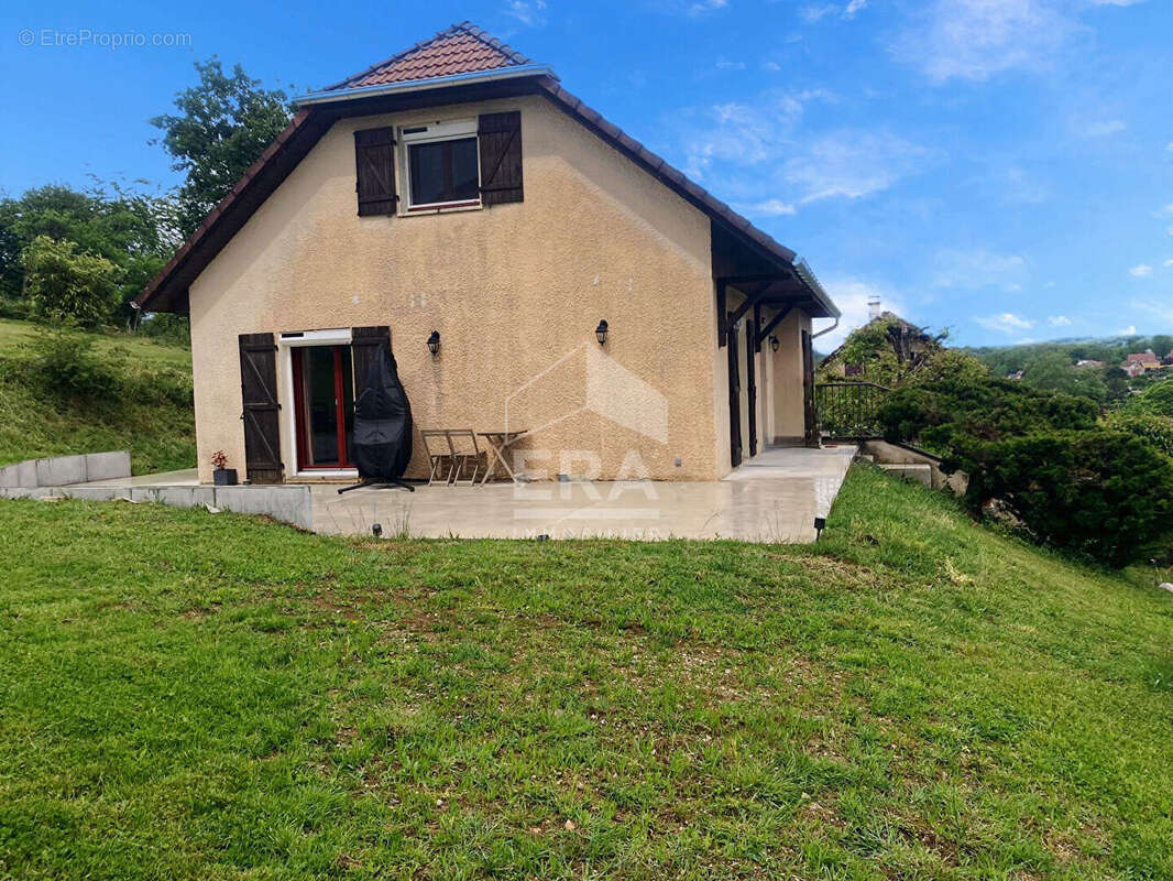Maison à POUILLEY-LES-VIGNES
