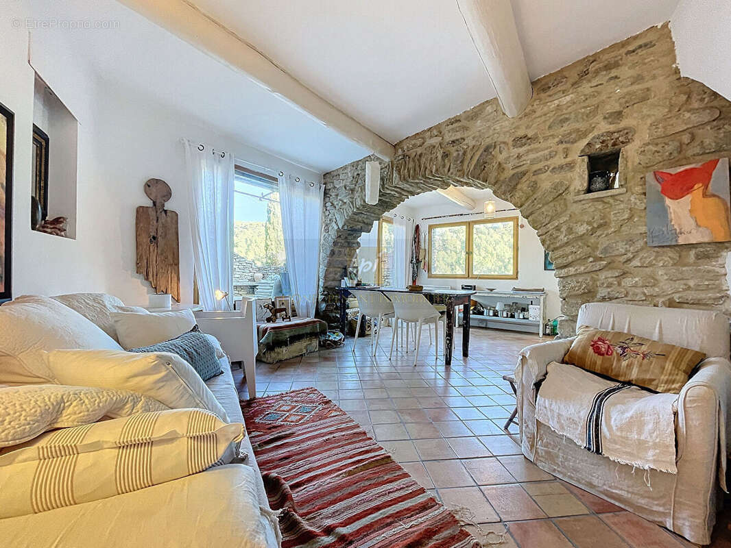 Maison à SAUMANE-DE-VAUCLUSE