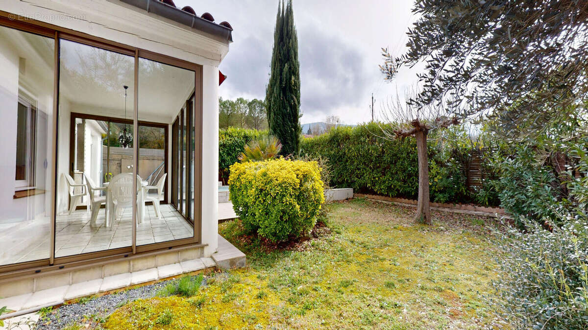 Maison à COURNANEL