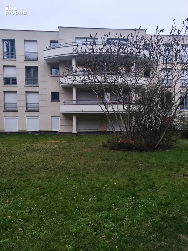 Parking à SAINT-MAUR-DES-FOSSES