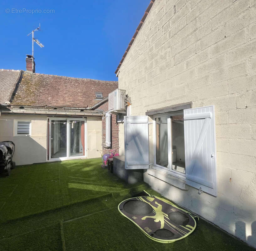 Maison à LA NEUVILLE-ROY