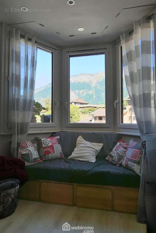 ... Avec son alcôve cocooning pour que chacun trouve sa place. - Appartement à UGINE