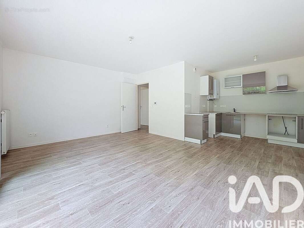 Photo 3 - Appartement à SAINTE-GENEVIEVE-DES-BOIS